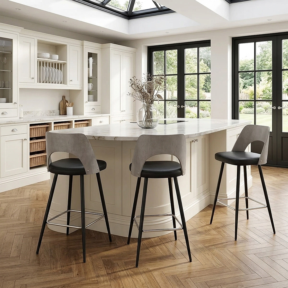 Leo Bar Stool Grey Wood & Black