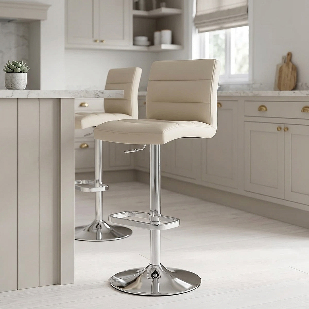 Lush Chrome Stool Cream